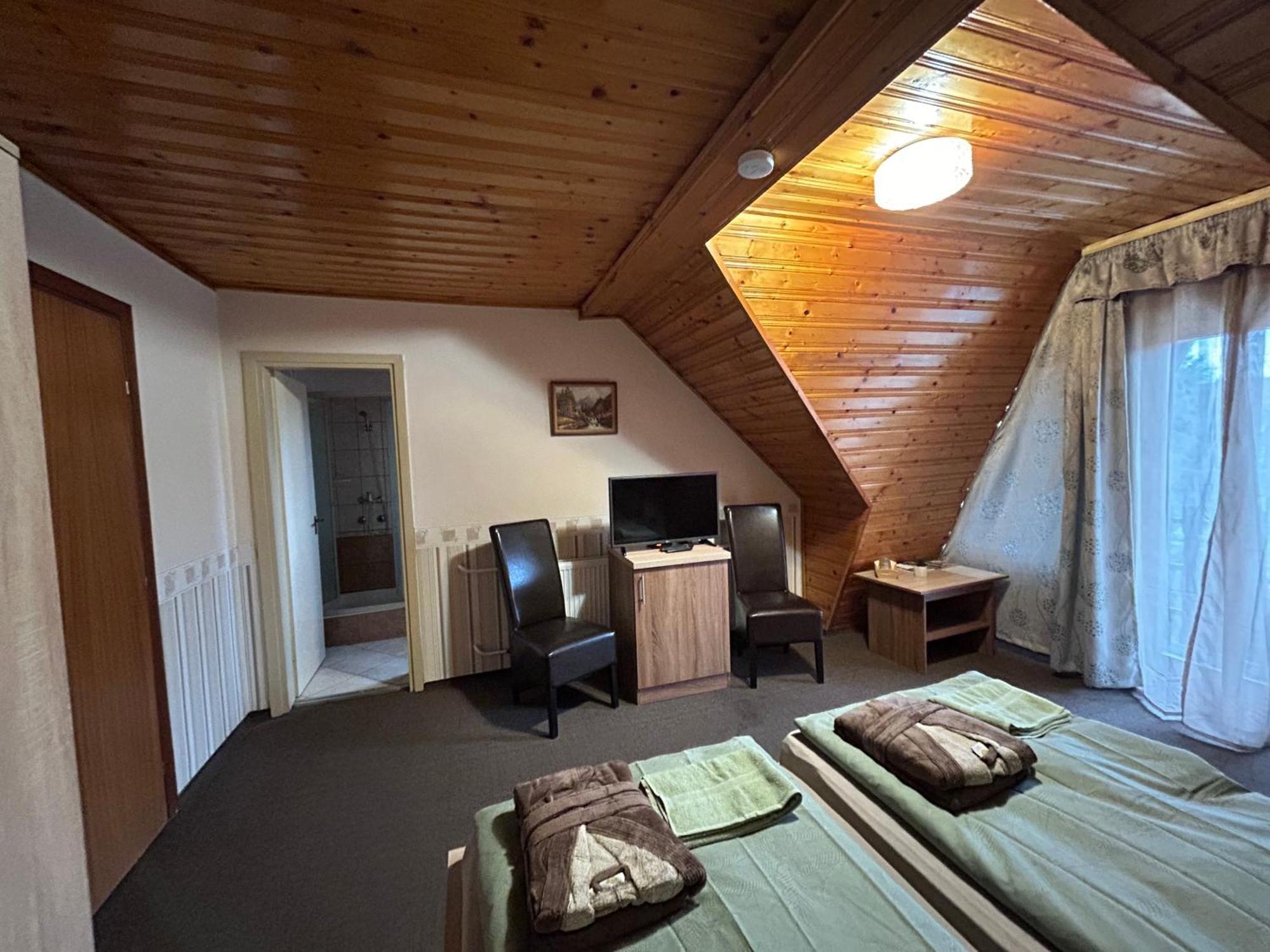 Toth Vendeghaz Hotel Bük Eksteriør billede
